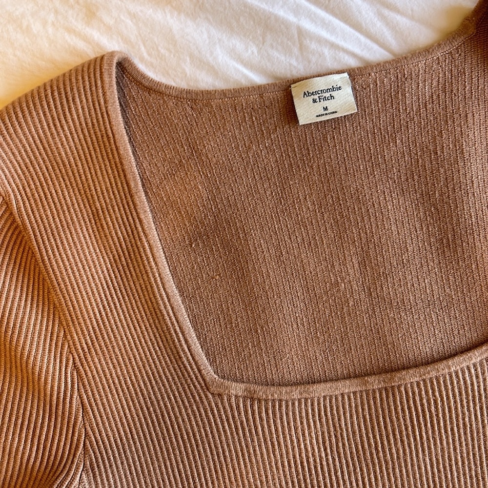 Thick Knit A&F Brown Top - Picture 2 of 4